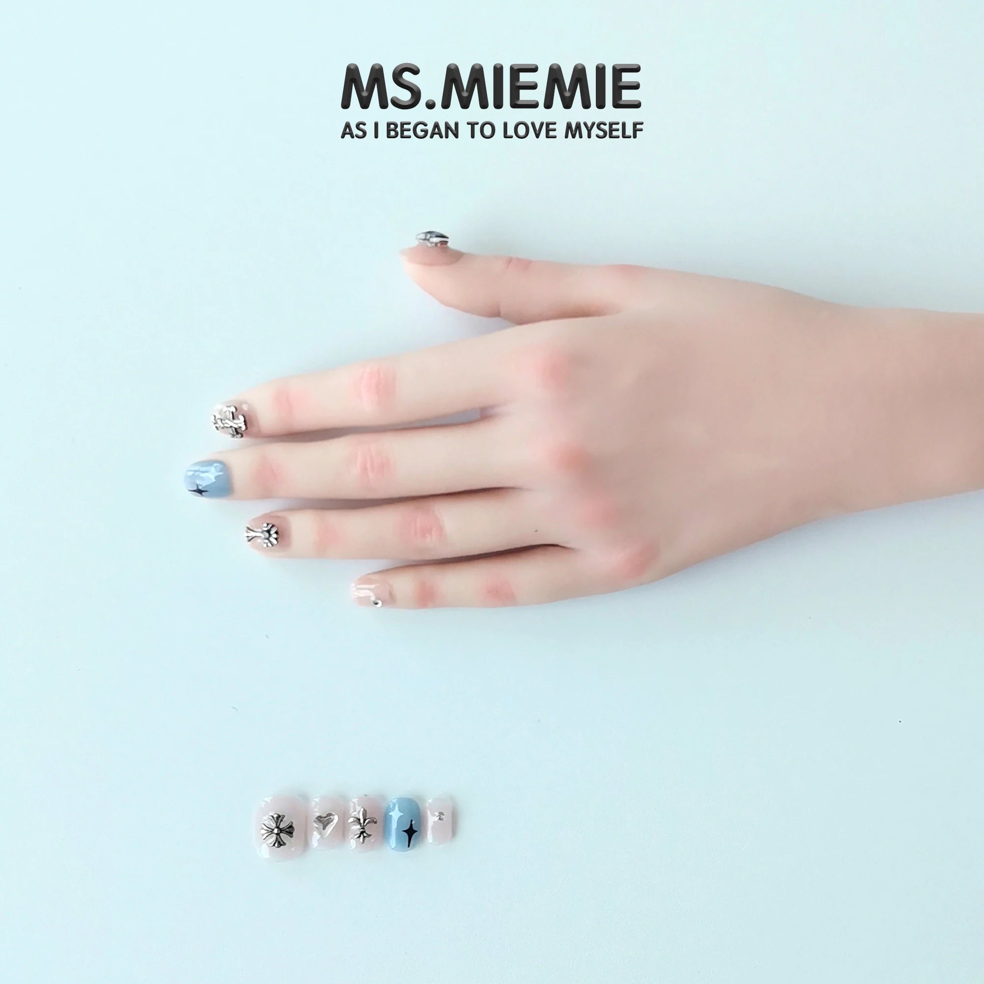 Ms.MiemieD Handmade Short Square Artificial Fingernails Reusable Metallic Heart Rhinestone Adorned Wholesale Press Nails Nails