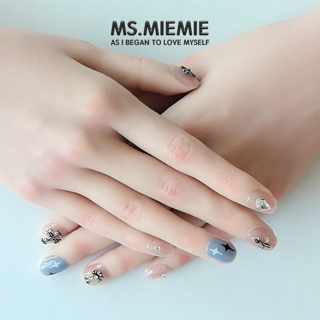 Ms.MiemieD Handmade Short Square Artificial Fingernails Reusable Metallic Heart Rhinestone Adorned Wholesale Press Nails Nails